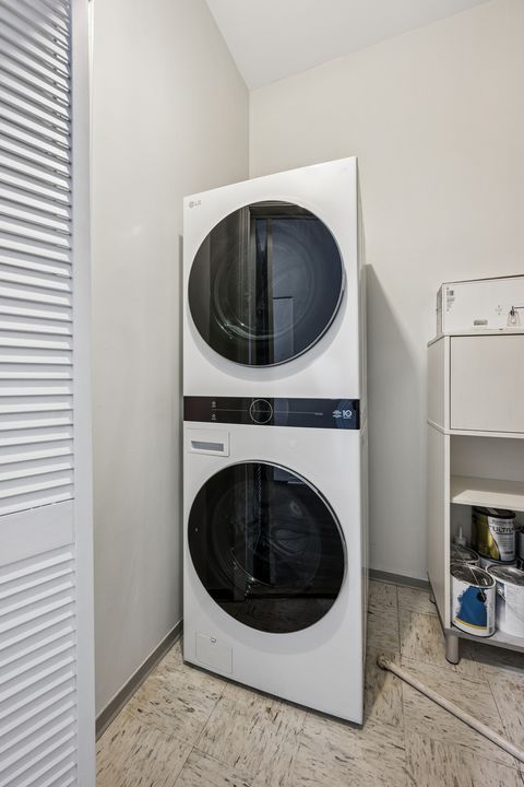 Tiny photo for 2512 N BOSWORTH Avenue #306, Chicago, IL 60614 (MLS # 12499156)