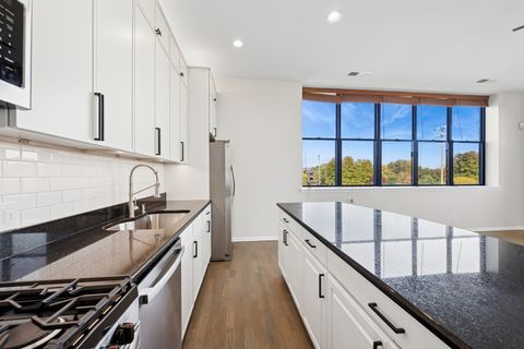 Tiny photo for 2512 N BOSWORTH Avenue #306, Chicago, IL 60614 (MLS # 12499156)