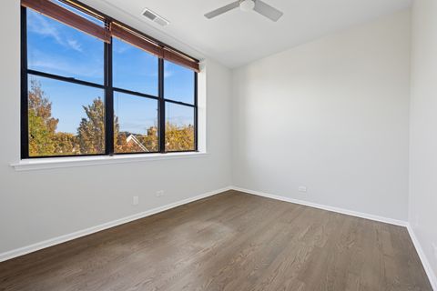 Tiny photo for 2512 N BOSWORTH Avenue #306, Chicago, IL 60614 (MLS # 12499156)