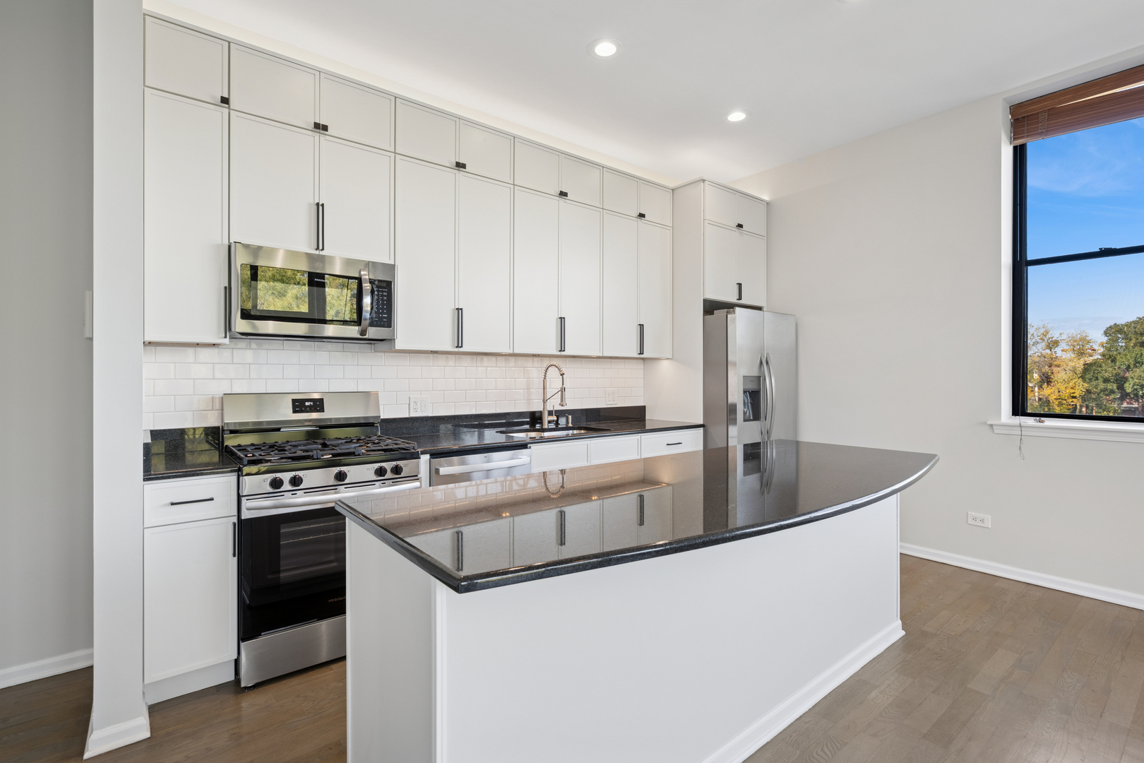 2512 N BOSWORTH Avenue 306