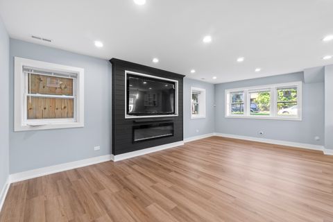 Tiny photo for 657 N PINE Avenue, Chicago, IL 60644 (MLS # 12491599)