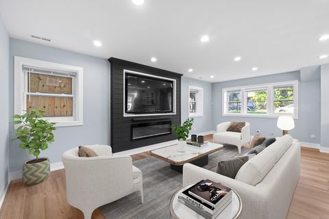 Tiny photo for 657 N PINE Avenue, Chicago, IL 60644 (MLS # 12491599)