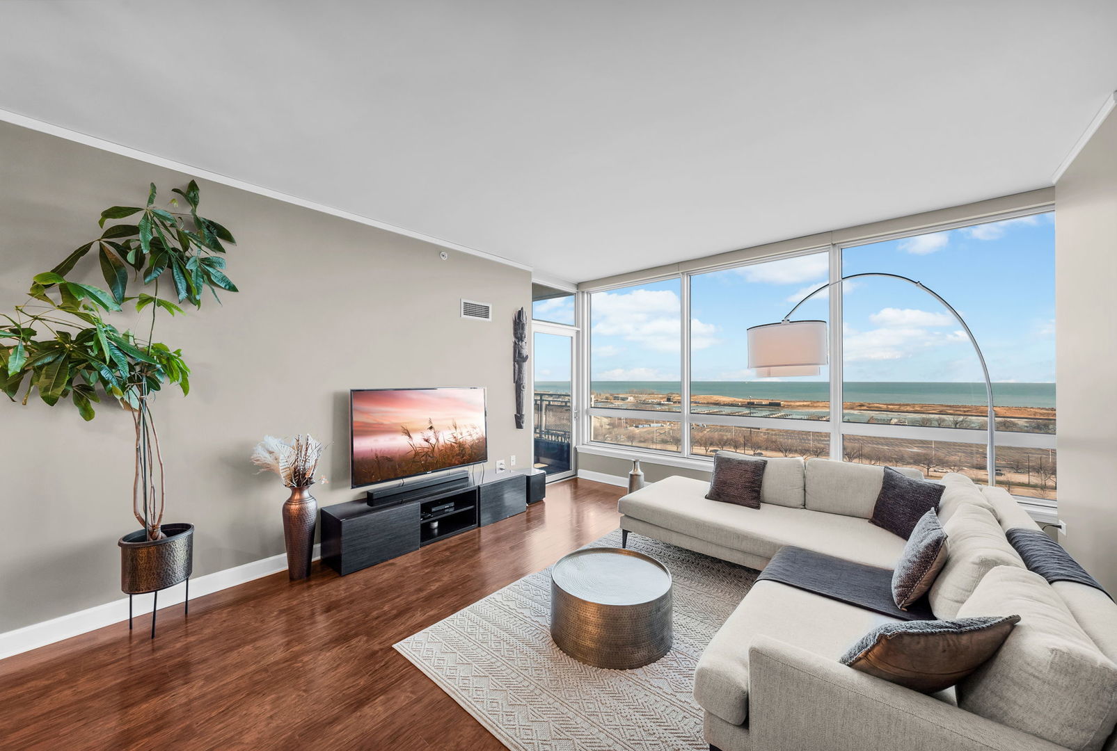 1901 S Calumet Avenue 1404