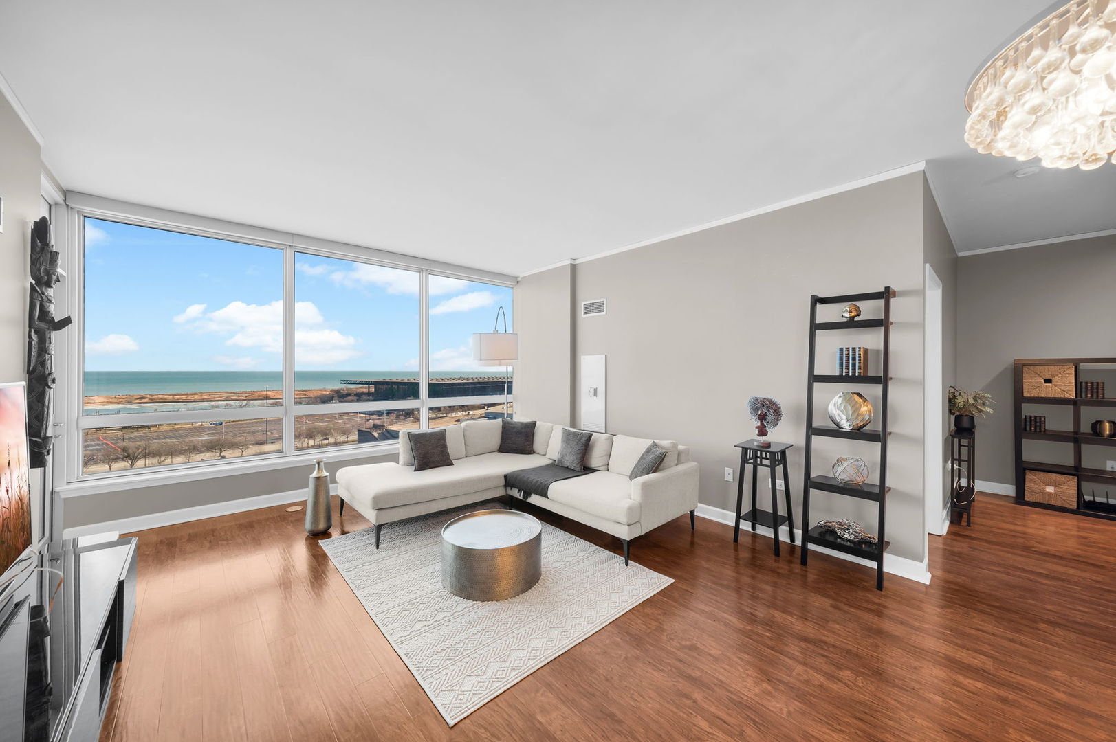 1901 S Calumet Avenue 1404