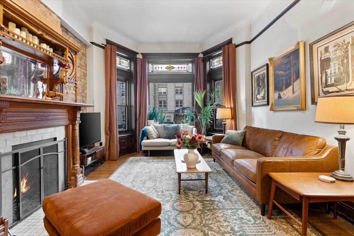 2733 N Hampden Court 1F