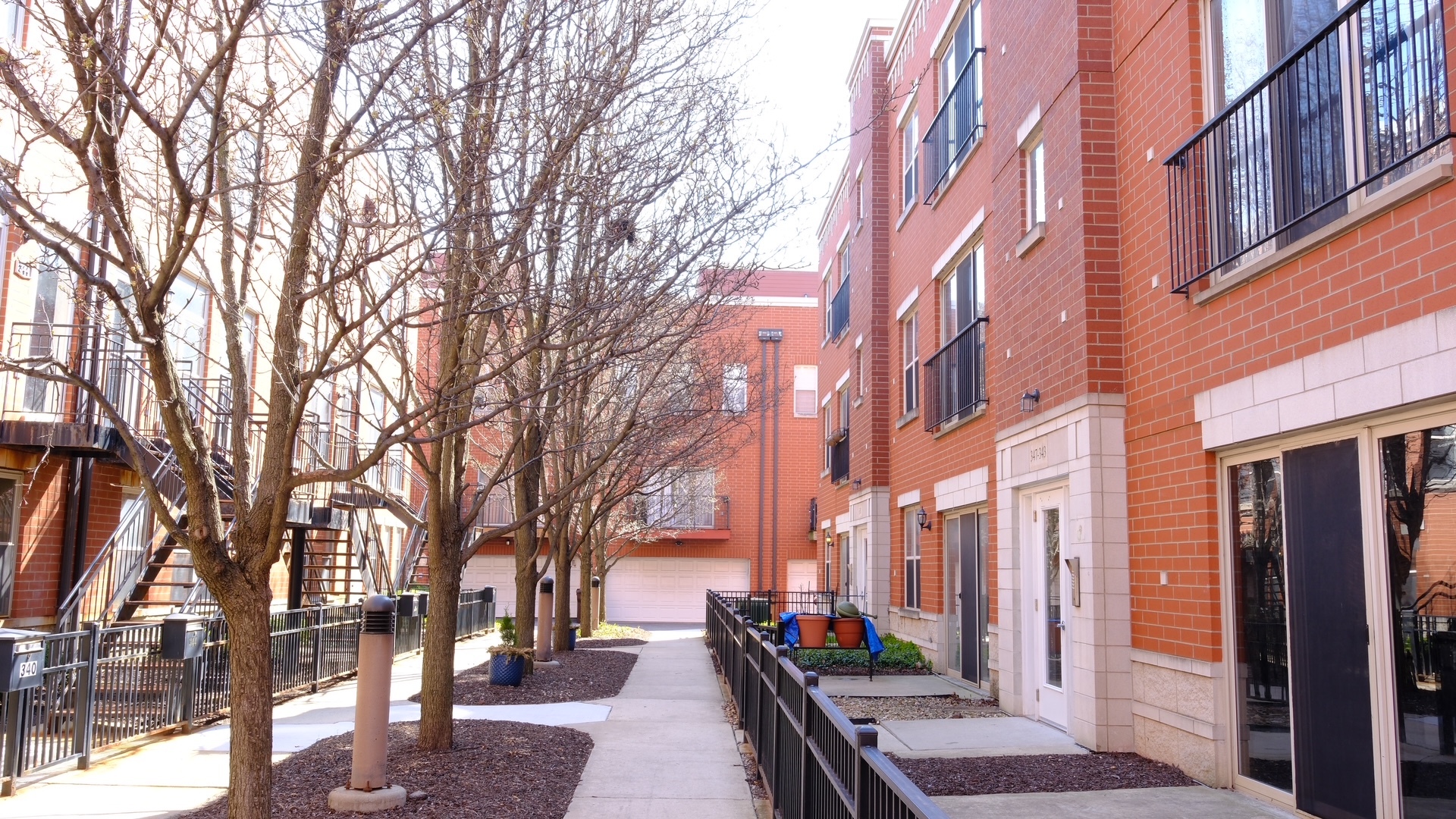 347 E 25TH Place 19-B