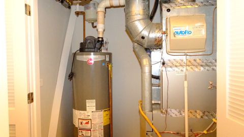 Tiny photo for 347 E 25TH Place #19-B, Chicago, IL 60616 (MLS # 12344950)