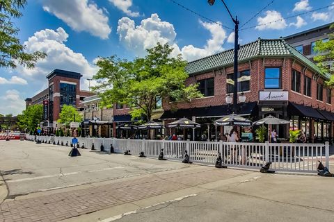 Tiny photo for 44 N VAIL Avenue #513, Arlington Heights, IL 60005 (MLS # 12520403)