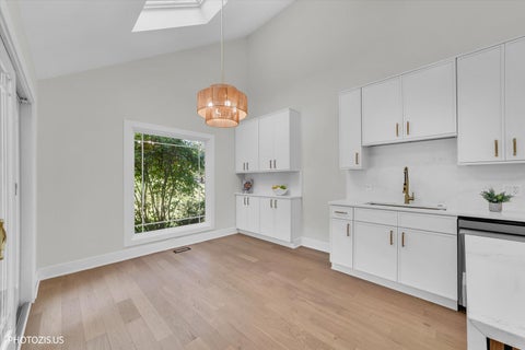 Tiny photo for 13 Chipping Campden Drive, South Barrington, IL 60010 (MLS # 12753601)