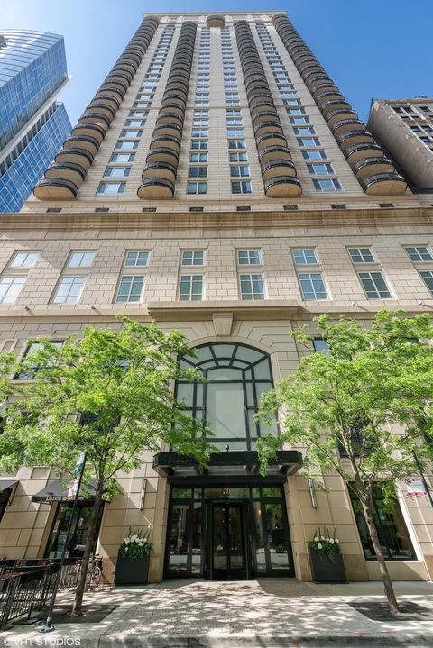 10 E Delaware Place 32E Chicago IL 60611