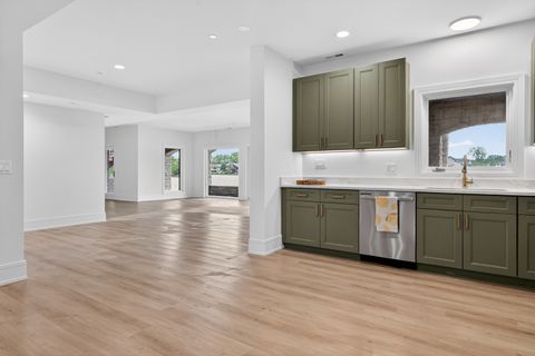 Tiny photo for 9609 Reding Circle, Des Plaines, IL 60016 (MLS # 12665385)
