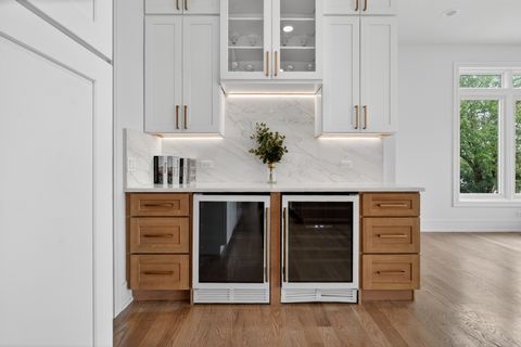 Tiny photo for 9609 Reding Circle, Des Plaines, IL 60016 (MLS # 12665385)