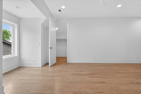 Tiny photo for 9609 Reding Circle, Des Plaines, IL 60016 (MLS # 12665385)