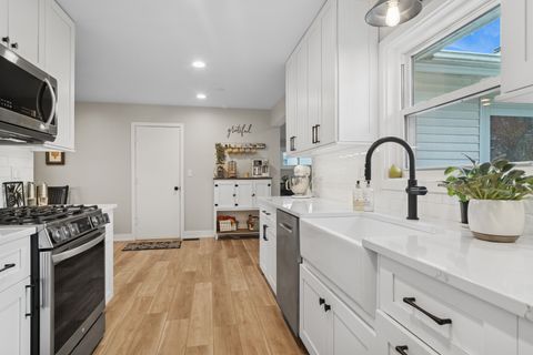 Tiny photo for 124 Braemar Drive, Elk Grove Village, IL 60007 (MLS # 12519506)