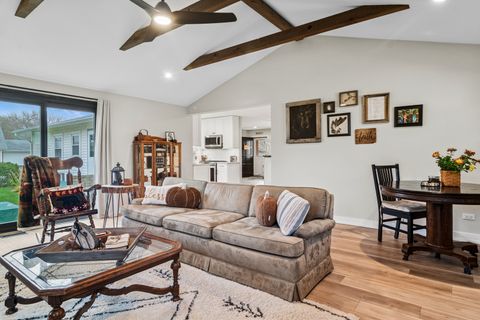 Tiny photo for 124 Braemar Drive, Elk Grove Village, IL 60007 (MLS # 12519506)