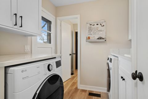 Tiny photo for 124 Braemar Drive, Elk Grove Village, IL 60007 (MLS # 12519506)