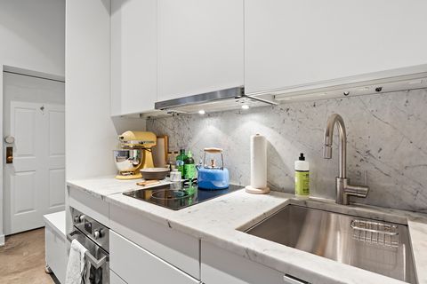 Tiny photo for 1226 N Dearborn Street #B, Chicago, IL 60610 (MLS # 12565882)