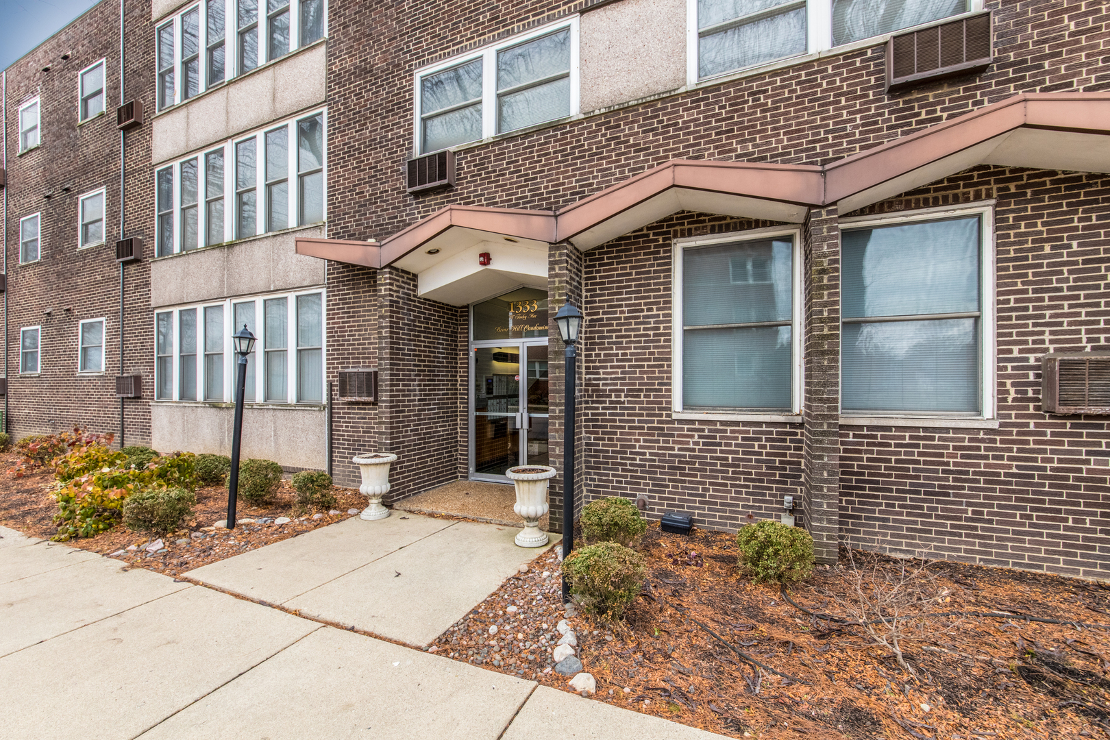1333 W Touhy Avenue 303