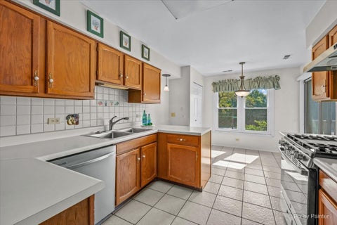 Tiny photo for 1405 SUTTON Court #1405, Vernon Hills, IL 60061 (MLS # 12693296)
