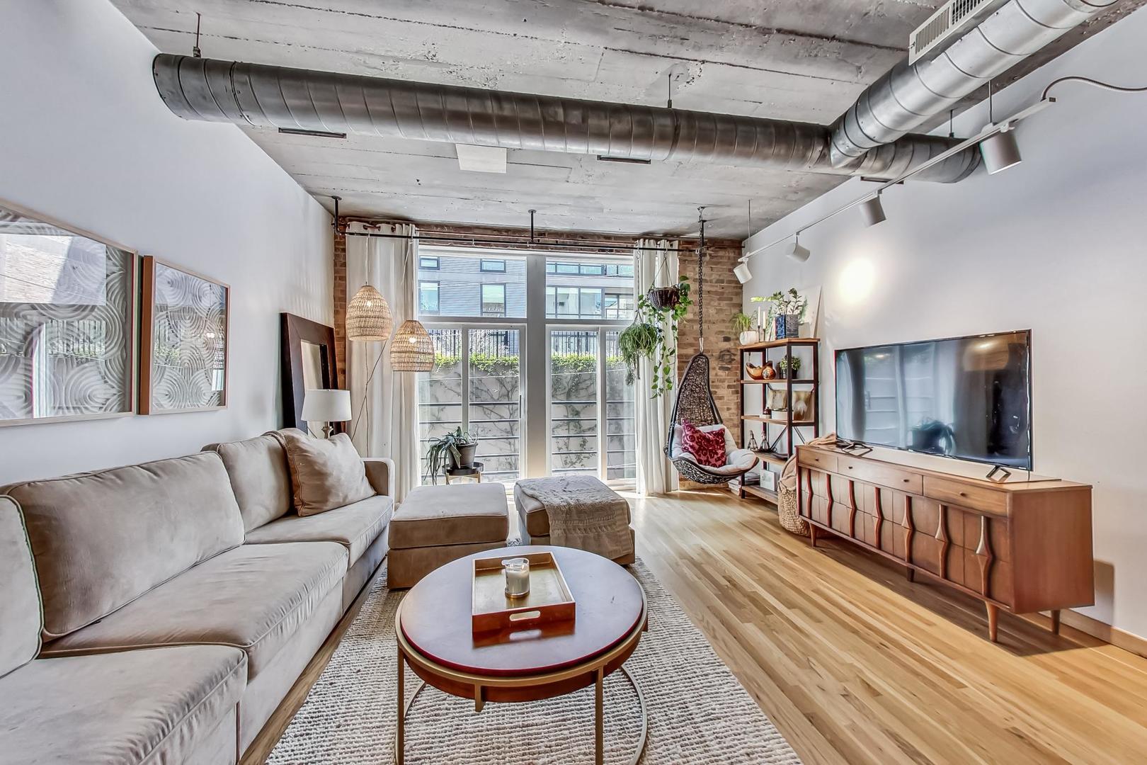 110 N Peoria Street 307