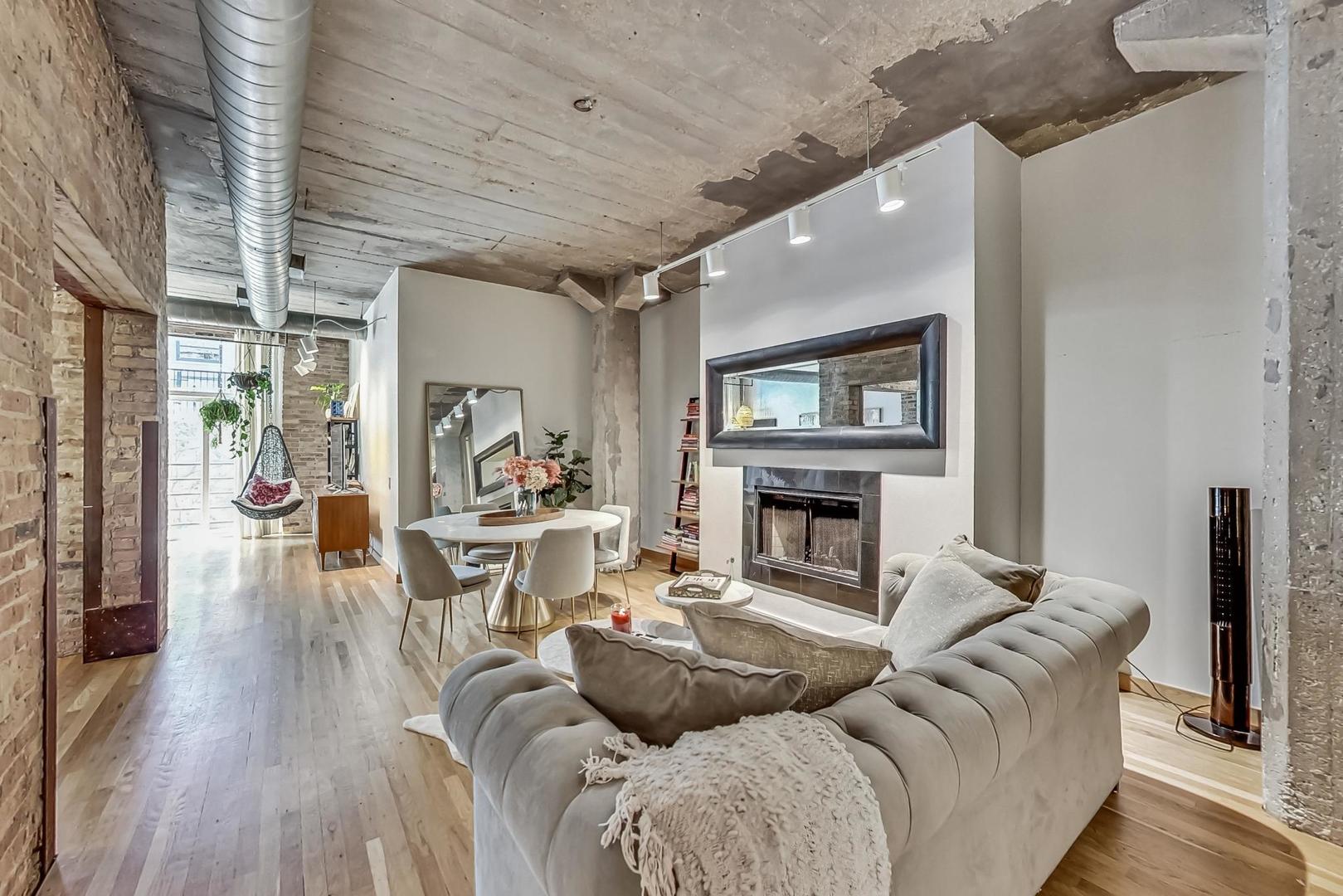110 N Peoria Street 307
