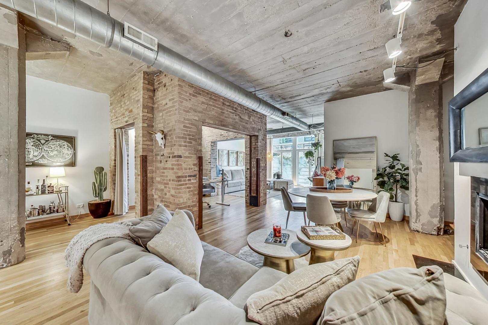 110 N Peoria Street 307