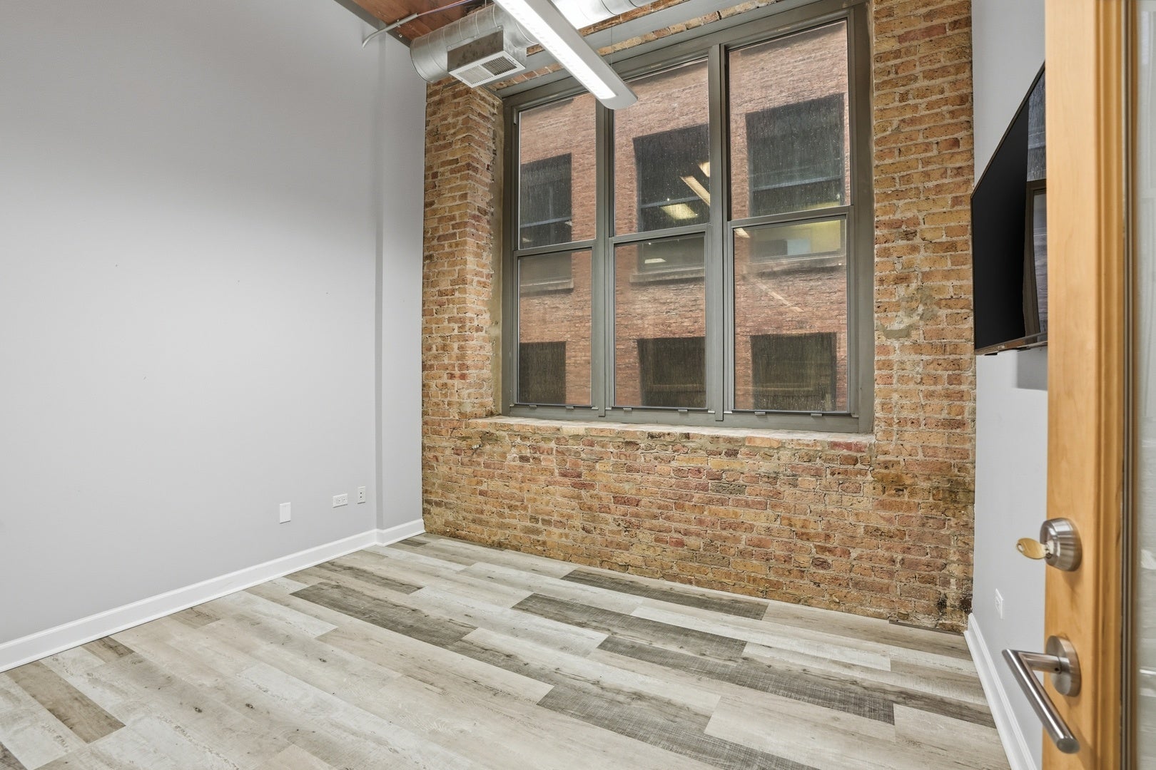 824 W Superior Street B211-B212