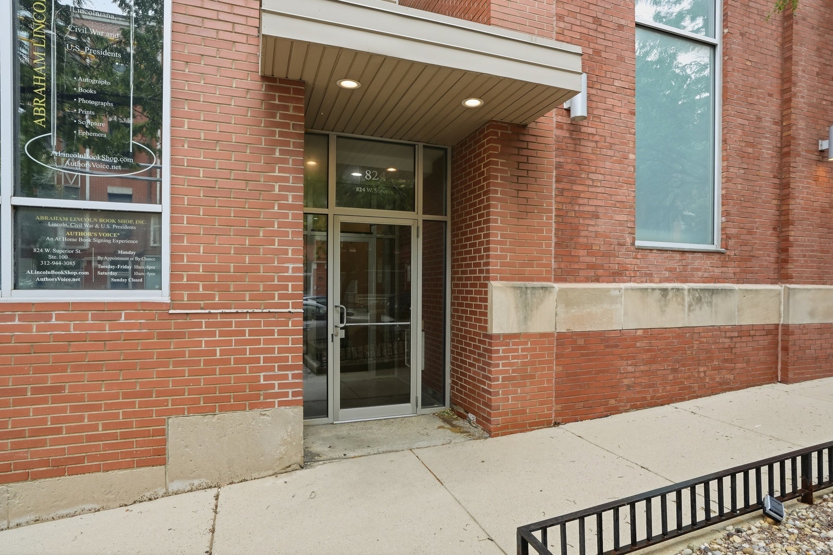 824 W Superior Street B211-B212