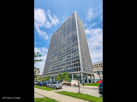Photo of 330 W Diversey Parkway #401, Chicago, IL 60657 (MLS # 12683244)