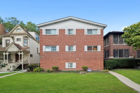 Tiny photo for 327 S Wisconsin Avenue #5B, Oak Park, IL 60302 (MLS # 12490744)