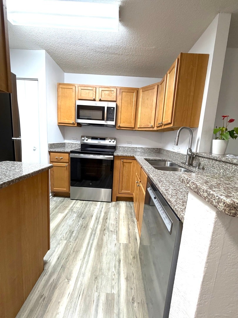 2048 N RAND Road 202