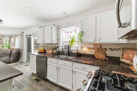 Tiny photo for 2001 Madison Avenue, Gurnee, IL 60031 (MLS # 12582886)