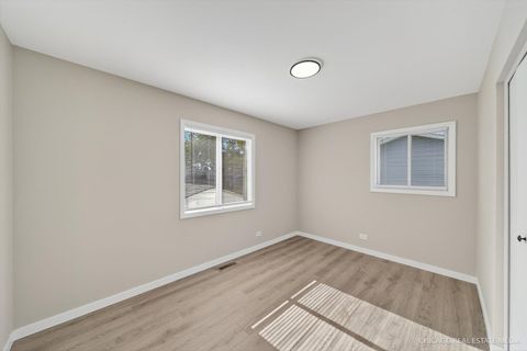 Tiny photo for 2211 Birchwood Parkway, Woodridge, IL 60517 (MLS # 12508958)