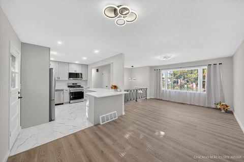 Tiny photo for 2211 Birchwood Parkway, Woodridge, IL 60517 (MLS # 12508958)