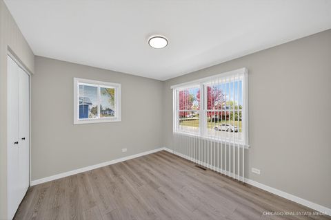 Tiny photo for 2211 Birchwood Parkway, Woodridge, IL 60517 (MLS # 12508958)