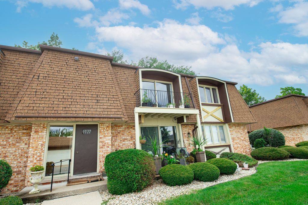 Photo for 12750 Carriage Lane #F2, Crestwood, IL 60418 (MLS # 12460149)