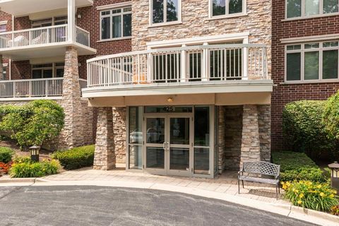 Condominium in Vernon Hills IL 425 Benjamin Drive.jpg