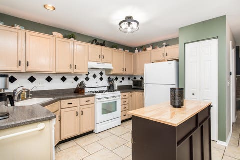 Tiny photo for 1211 N Lancaster Circle N, South Elgin, IL 60177 (MLS # 12731736)