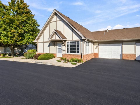 Photo of 1684 Willow Circle Drive #1684, Crest Hill, IL 60403 (MLS # 12784871)
