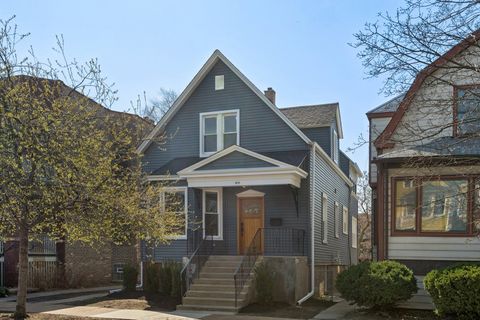 Photo of 1619 W Bryn Mawr Avenue, Chicago, IL 60660 (MLS # 12581198)