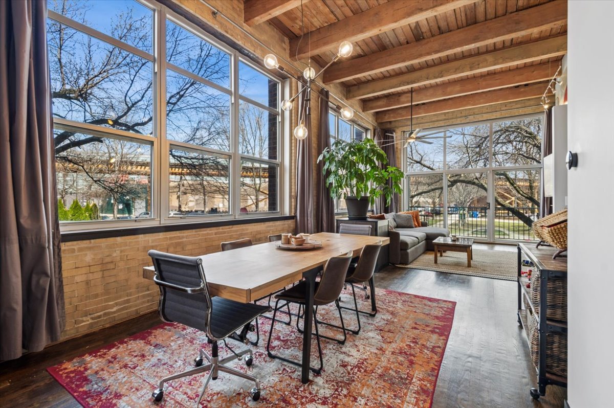 2201 W Wabansia Avenue 5