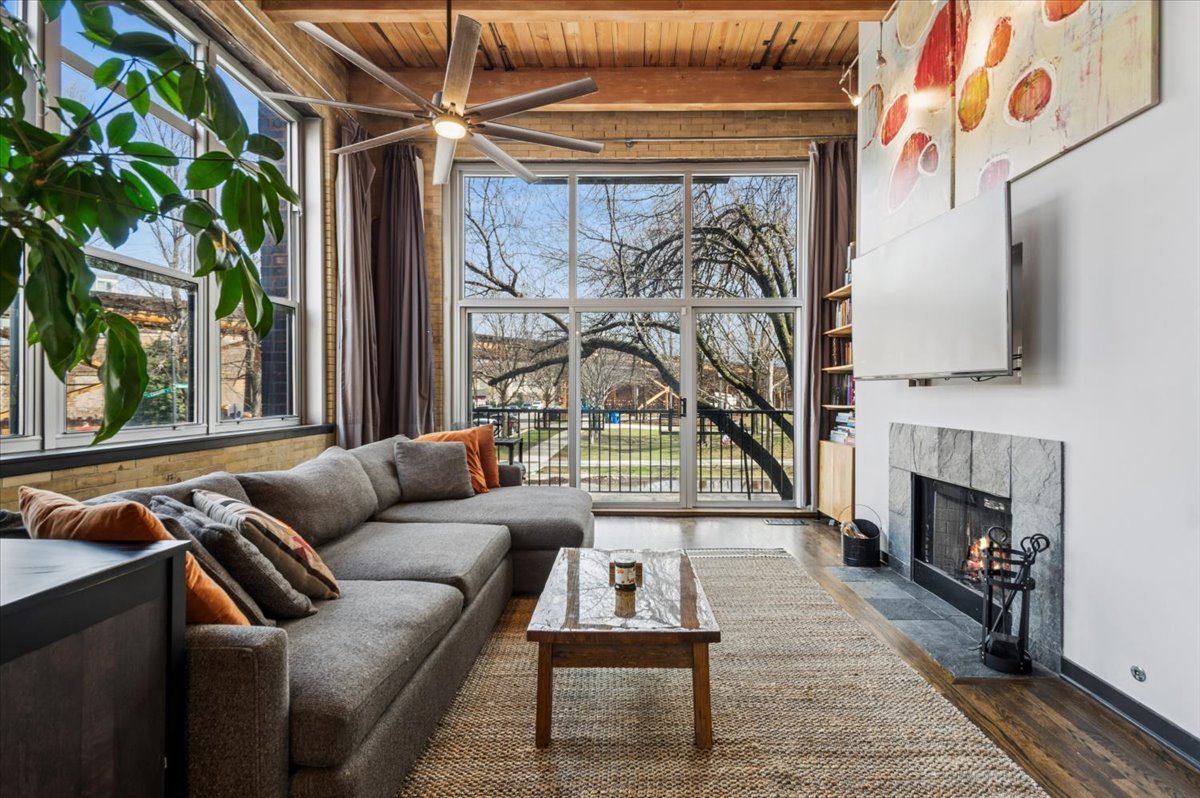 2201 W Wabansia Avenue 5