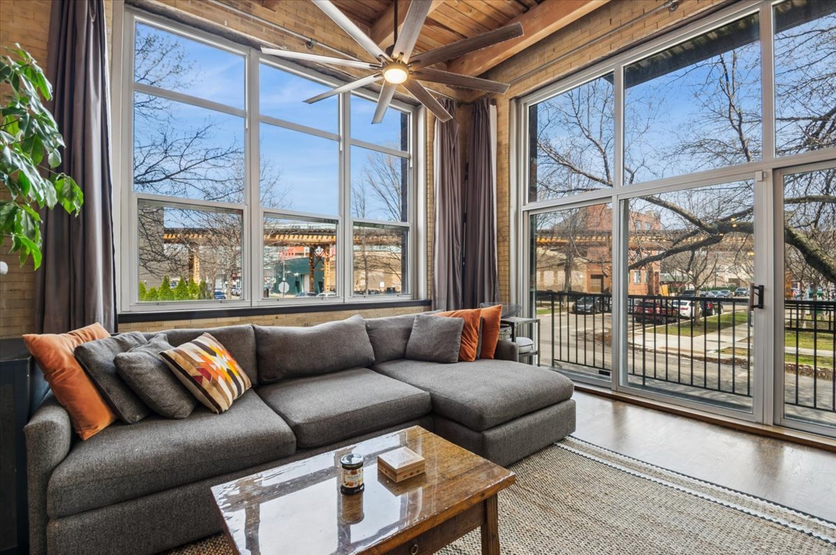 2201 W Wabansia Avenue 5