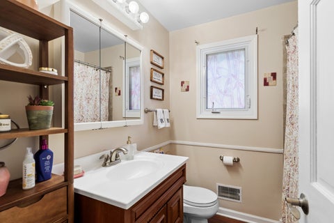 Tiny photo for 801 E Greenwood Drive, Mount Prospect, IL 60056 (MLS # 12791198)