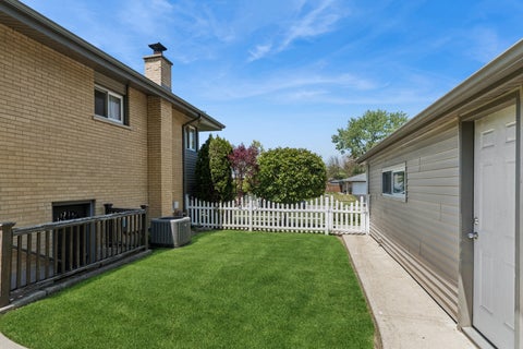 Tiny photo for 801 E Greenwood Drive, Mount Prospect, IL 60056 (MLS # 12791198)