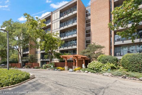 Photo of 5950 Oakwood Drive #6F, Lisle, IL 60532 (MLS # 12648927)