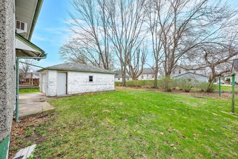 Tiny photo for 2319 5th Street, Peru, IL 61354 (MLS # 12610837)
