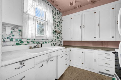 Tiny photo for 2319 5th Street, Peru, IL 61354 (MLS # 12610837)