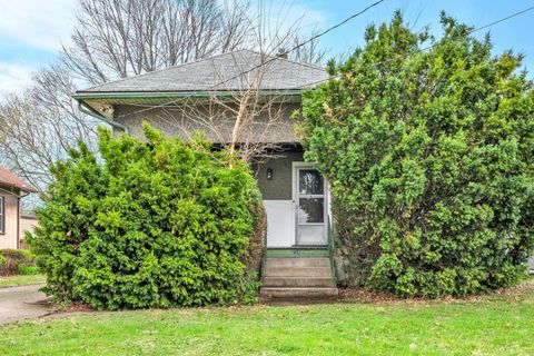 Photo of 2319 5th Street, Peru, IL 61354 (MLS # 12610837)