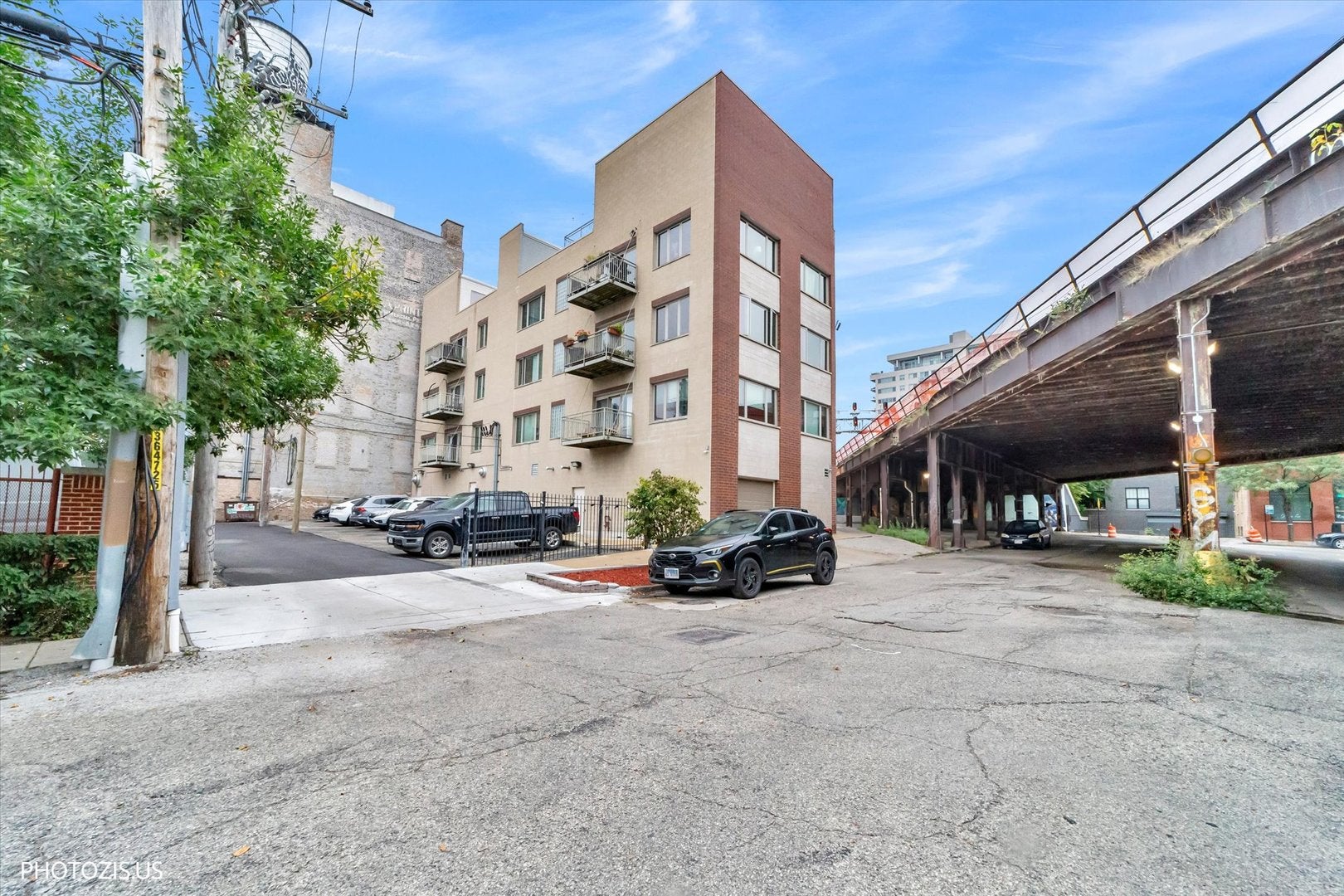 912 W Chicago Avenue 403